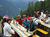 Gemtliches Beisammensein auf der Alm